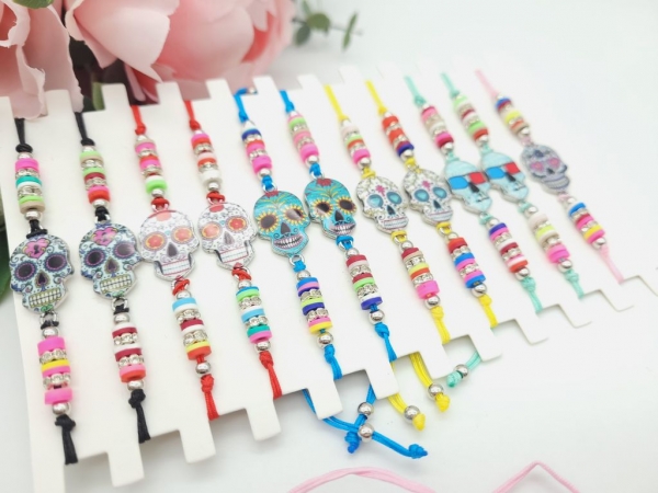 Skull Armbänder bunt